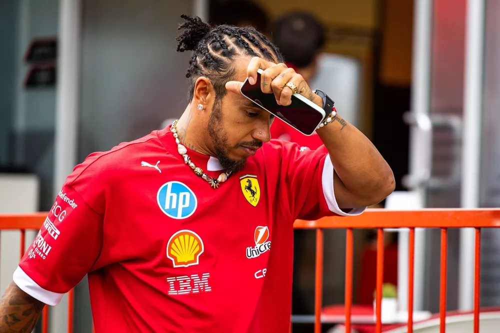 Team Order Kacau: Hamilton Minta Maaf ke Leclerc di F1 Azerbaijan